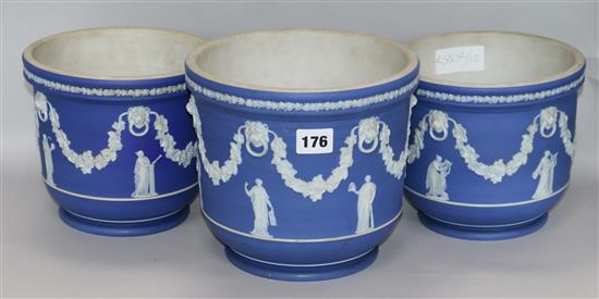 Three Wedgwood blue jasper jardinieres H.190cm.